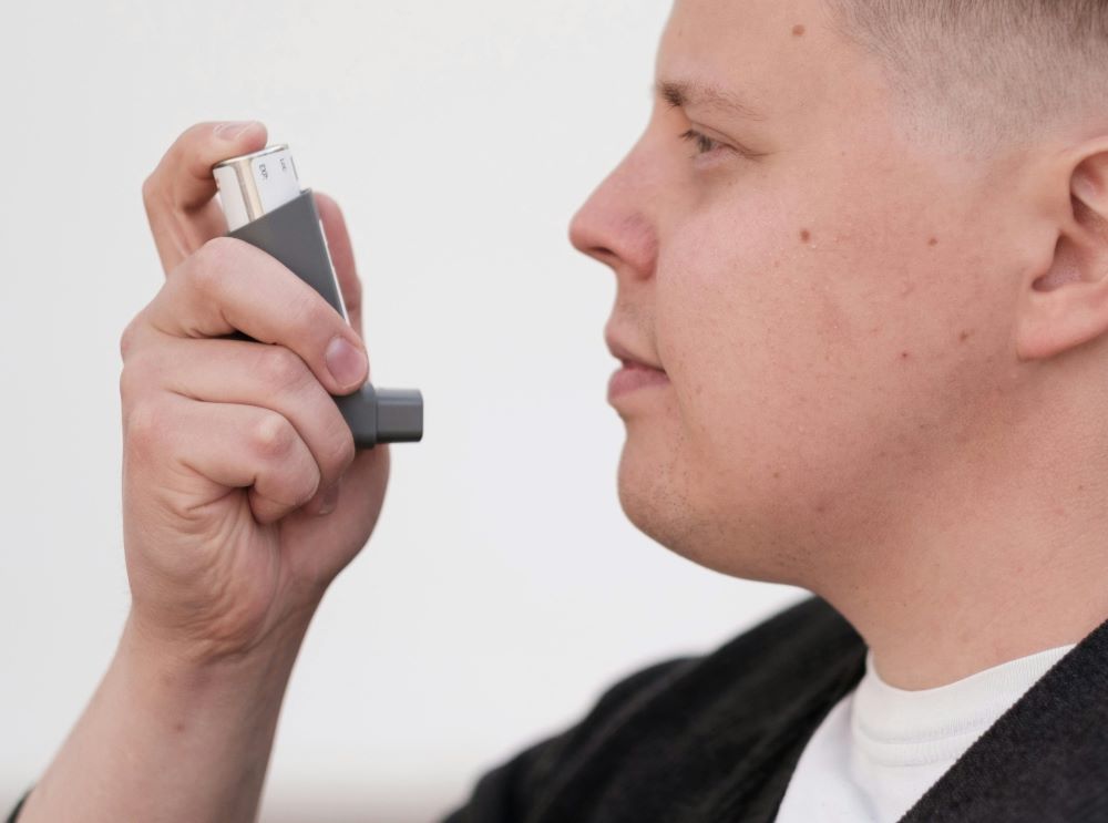 How to use an inhaler